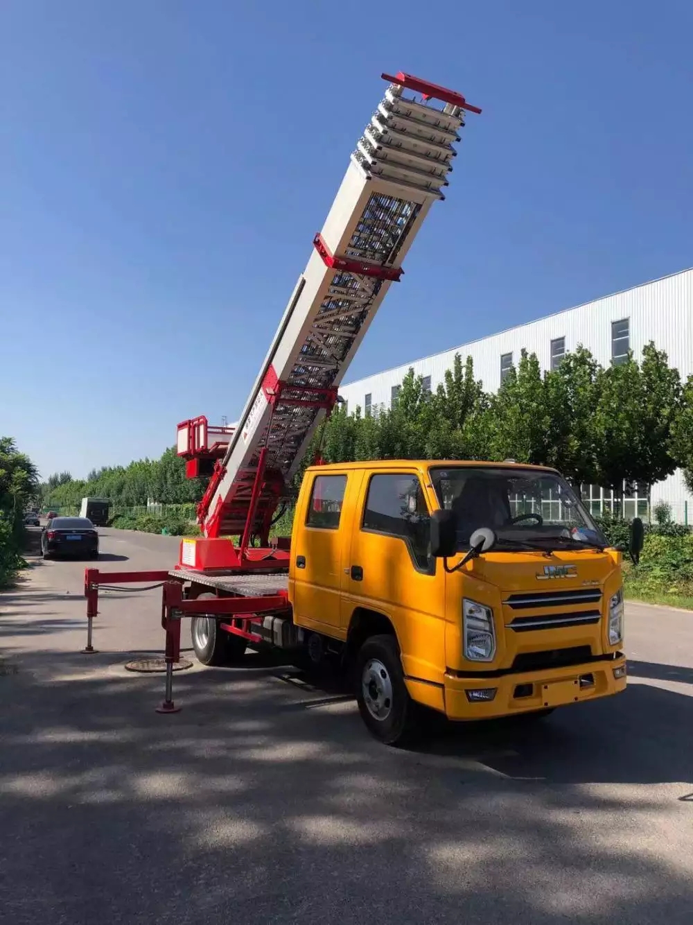 金湖县附近的云梯车出租服务：轻松解决高空作业需求