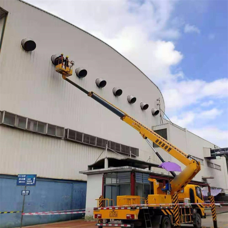 金湖县高空作业车出租服务：专业广告牌安装解决方案